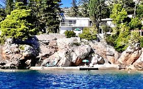 Beach House On The Cliff